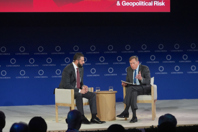 Suriye Cumhurbaşkanı Şara, eski CIA Başkanı Petraeus ile olay yaratan söyleşiyi gerçekleştirdi