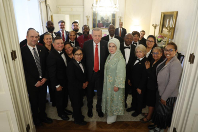 Cumhurbaşkanı Erdoğan, Blair House çalışanlarıyla hatıra fotoğrafı çektirdi