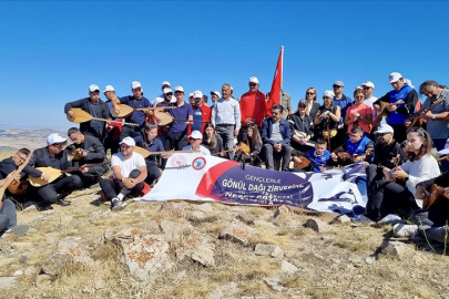 Halk ozanı Neşet Ertaş, 40 saz eşliğinde 1840 rakımlı Gönül Dağı'nda anıldı