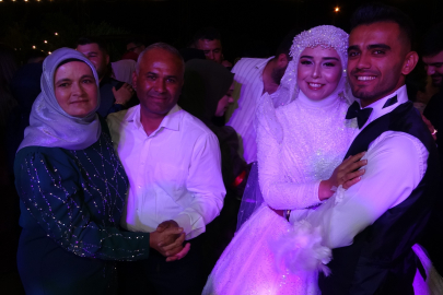 Mersin’de evleri kundaklanan çiftin yarım kalan düğünü imece usulü yapıldı