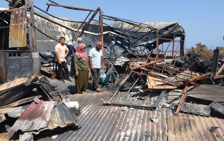 Mersin’de evleri kundaklanan çiftin yarım kalan düğünü imece usulü yapıldı 2