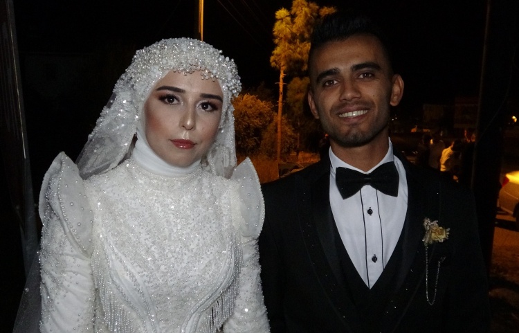 Mersin’de evleri kundaklanan çiftin yarım kalan düğünü imece usulü yapıldı 2