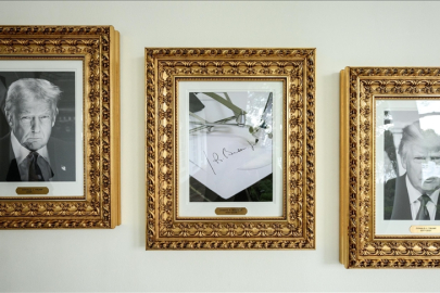 Trump, Biden'ın fotoğrafı yerine 'otomatik kalem' fotoğrafı astırdı