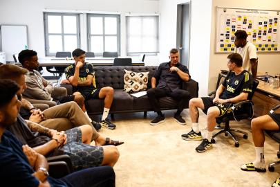 Fenerbahçe’de Başkan Saran futbolcularla yol haritası çizdi