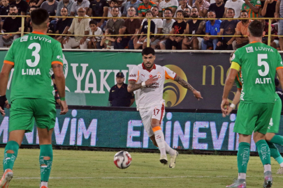 Trendyol Süper Lig: Corendon Alanyaspor: 0 - Galatasaray: 1 (İlk yarı)