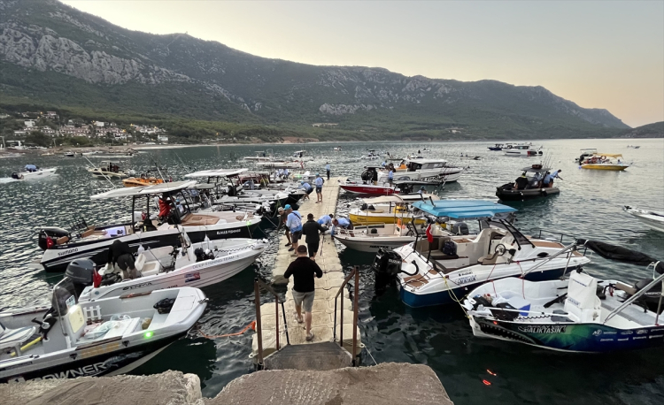 Kumluca Büyük Balığın Peşinde