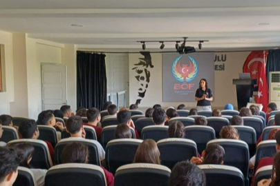 Sosyal medya ve çevrimiçi oyunlardaki riskler Adana’da anlatıldı