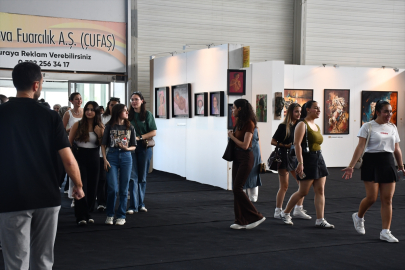 Adana’da ilk kez düzenlenen Çağdaş Sanat Fuarı büyük ilgi görüyor