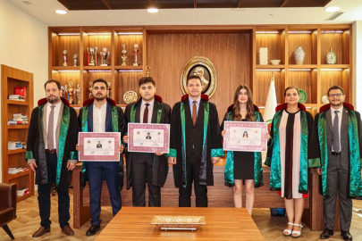 Adana Barosu’nda 5 genç hukukçu avukatlığa adım attı