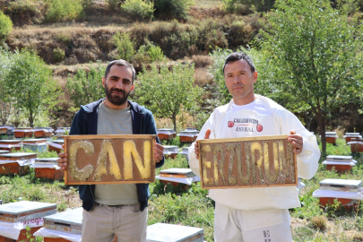 Erzurum’da bal üreticisi arılarına yazı yazmayı öğrettiğini iddia etti