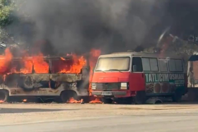 Kozan’da park halindeki tatlıcı aracı alev aldı