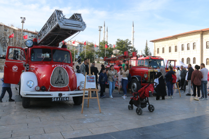 Sivas İtfaiyesi’nin emektar araçları sergide görücüye çıktı