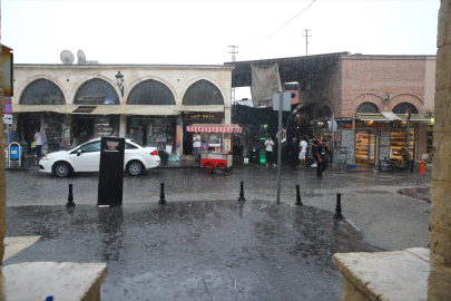 Adana’da sağanak hayatı olumsuz etkiledi