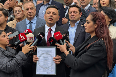CHP İstanbul İl Başkanı Özgür Çelik mazbatasını aldı