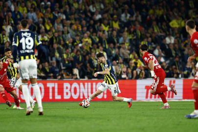 Fenerbahçe, Antalyaspor'u 2-0 mağlup ederek iki maçlık seriyi bozdu