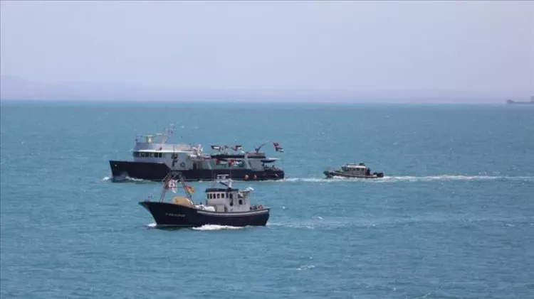 Gazze'ye giden Sumud Filosu su aldı Türkiye, su alan teknedeki yolcuları tahliye etti 2