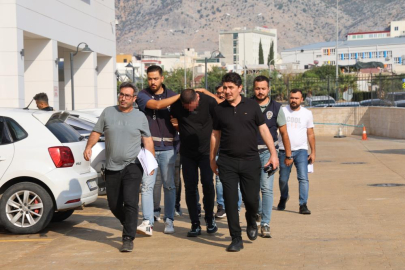 Kozan’da oto galeriye silahlı saldırı! Şüpheliler adliyeye sevk edildi