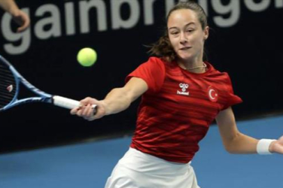 Zeynep Sönmez’den büyük zafer: Dünya 12 numarasını eledi, son 16 için Potapova ile karşılaşacak