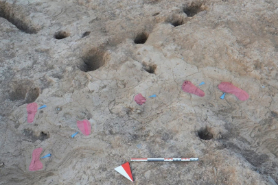 Hatay'da tarihin perdesi aralandı: 7200 yıllık insan ayak izleri bulundu! Bakan Ersoy duyurdu...