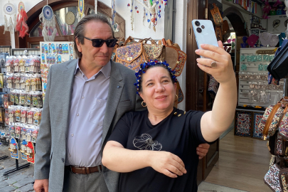 Hüsnü Çoban’a benzeyen esnaf Eskişehir’de dikkat çekiyor