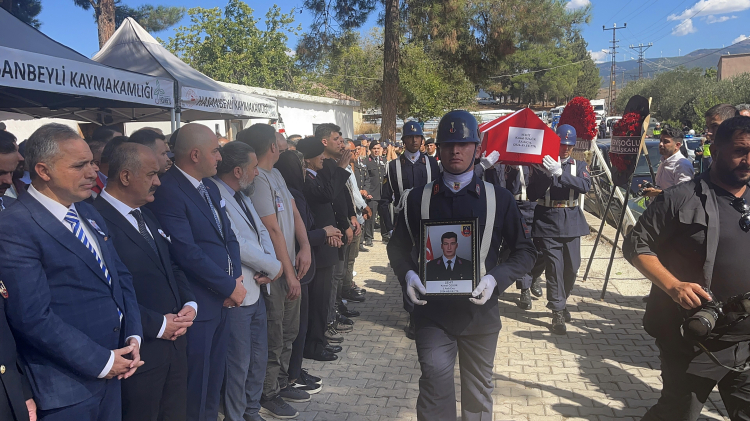 Aksaray’daki kazada şehit olan Jandarma Astsubay Kemal Özgür, Osmaniye’de toprağa verildi 2
