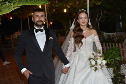 Genç çift beş yıllık arkadaşlıklarını evlilikle taçlandırdı