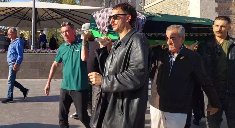 Oyuncu Uraz Kaygılaroğlu'nun acı günü Babaannesi vefat etti 3