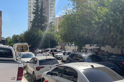 Adana’da kaldırım işgalleri hayatı zorlaştırıyor