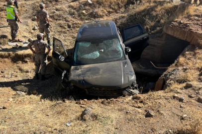 Muş'ta takla atan araç şarampole uçtu: 3 yaralı