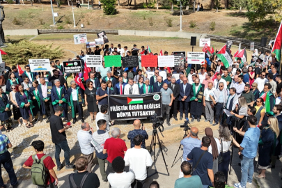 Çukurova Üniversitesi akademisyenleri ve öğrencilerinden Filistin’e destek yürüyüşü