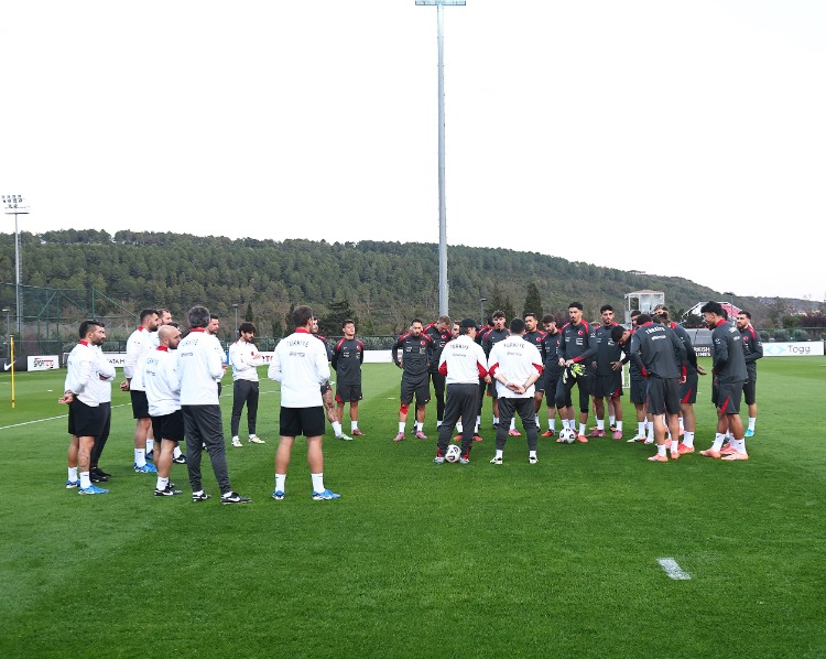 4 FUTBOLCU İDMANDA YER ALMADI