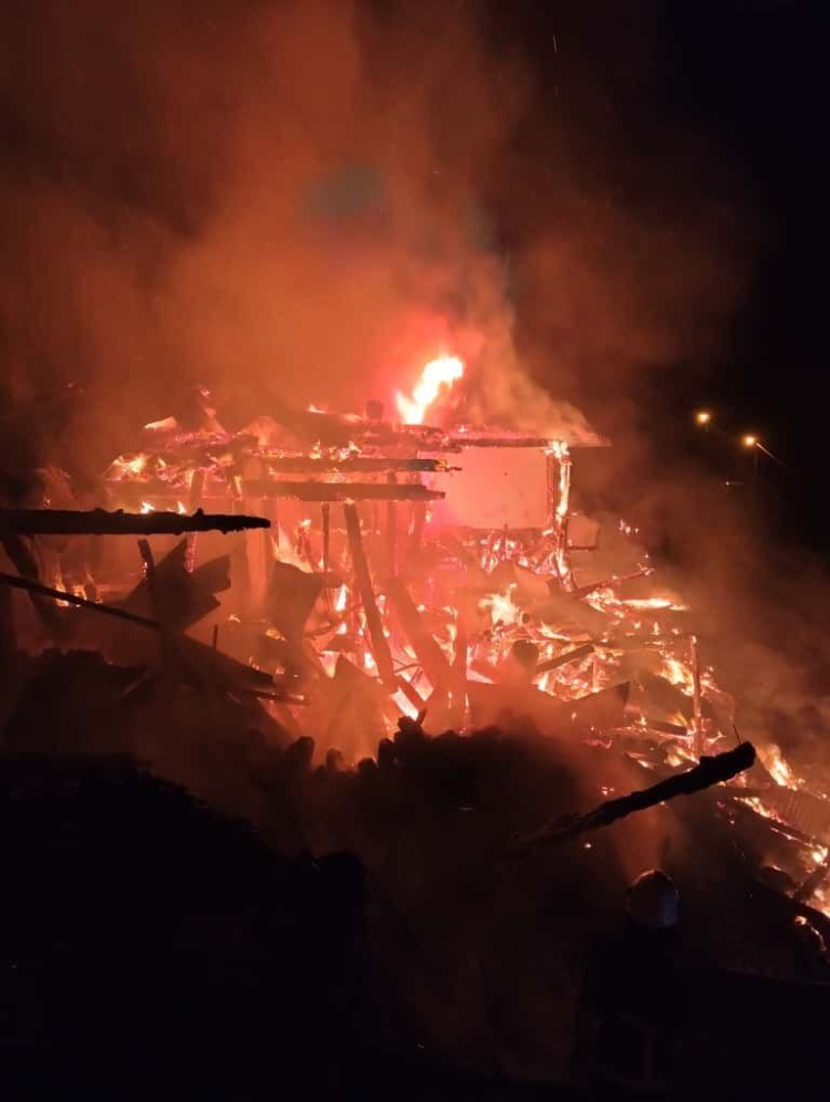 Adana Saimbeyli'de feci olay Yanan ev çöktü, engelli iki kardeş enkaz altında aranıyor 2