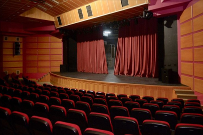 Adana Şehir Tiyatrosu yeni sezona Aziz Nesin’le merhaba diyor