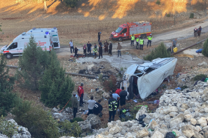 Mersin’in Erdemli ilçesinde tarım işçilerini taşıyan minibüs devrildi: 5 ölü, 14 yaralı