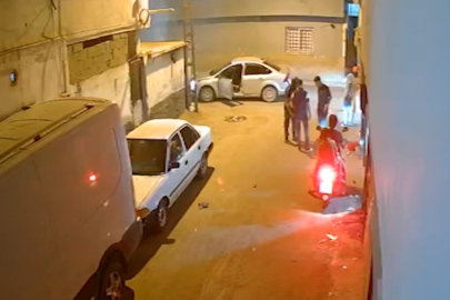 Adana’da çakarlı araçla çocuklara üst araması yapan sahte polis kameraya yakalandı!