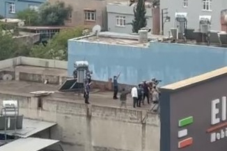 Adana’da rehin krizi: Polis bacağından vurdu!