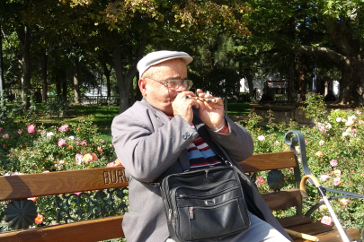 Çocukluğundan beri çaldığı sipsiyi yanından hiç ayırmıyor