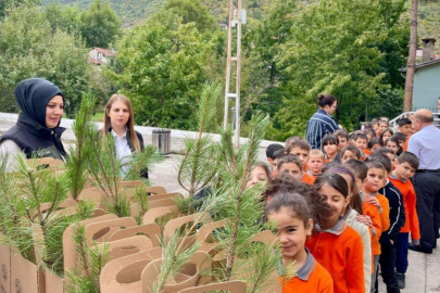 Yeşil vatan için her öğrenciye bir fidan