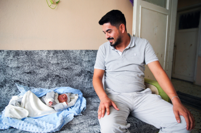 Adana’da taksi sürücüsü aracında doğan bebekle buluştu