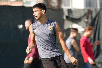 Adana 01 FK Şanlıurfaspor maçının başlama saatini bekliyor