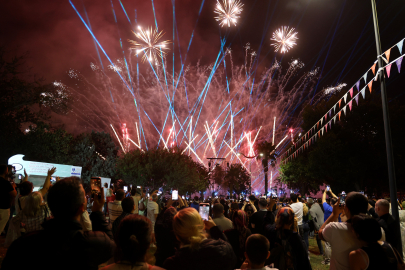 Adana Semalarında Görsel Şölen: 400 Dron, Lazer ve Havai Fişek Gösterisi Nefes Kesti