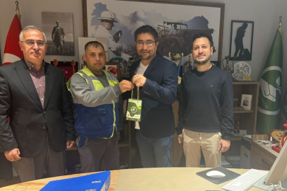 Bursa’da temizlik görevlisi bulduğu altın çantayı polise teslim etti