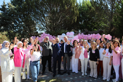 Çukurova’da meme kanseri farkındalığı için bilgilendirme standı kuruldu