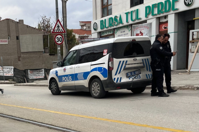 Eskişehir’de plakasız motosiklet polis aracına çarptı