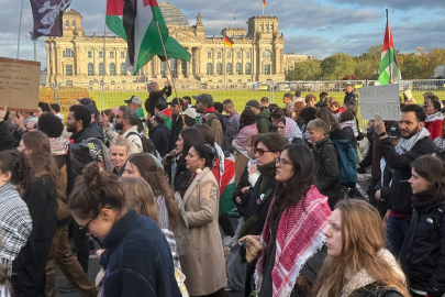 Gazze’de ateşkes sonrası Berlin’de 16 bin kişi Filistin’e destek verdi