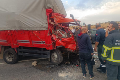 Mardin Mazıdağı’nda kamyonet tıra çarptı: 15 yaralı