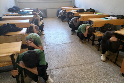 Kozan’da lise öğrencilerinden deprem ve yangın tatbikatı