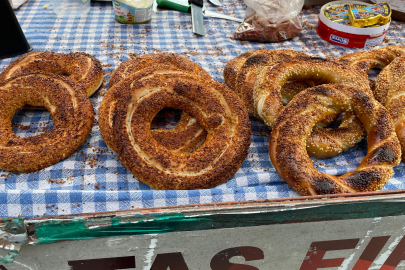 Odun ateşinde pişen döşeme simidi Adanalıların gözdesi haline geldi