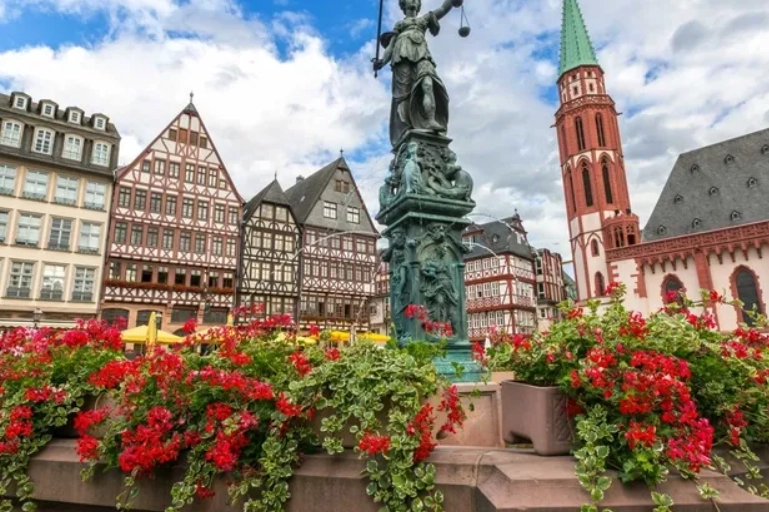 Gotik Katedrallerden Alpler’e: Almanya’nın Keşif Rotaları