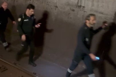 Kadıköy metrosunda intihar girişimi: Yolcular raylarda yürüdü